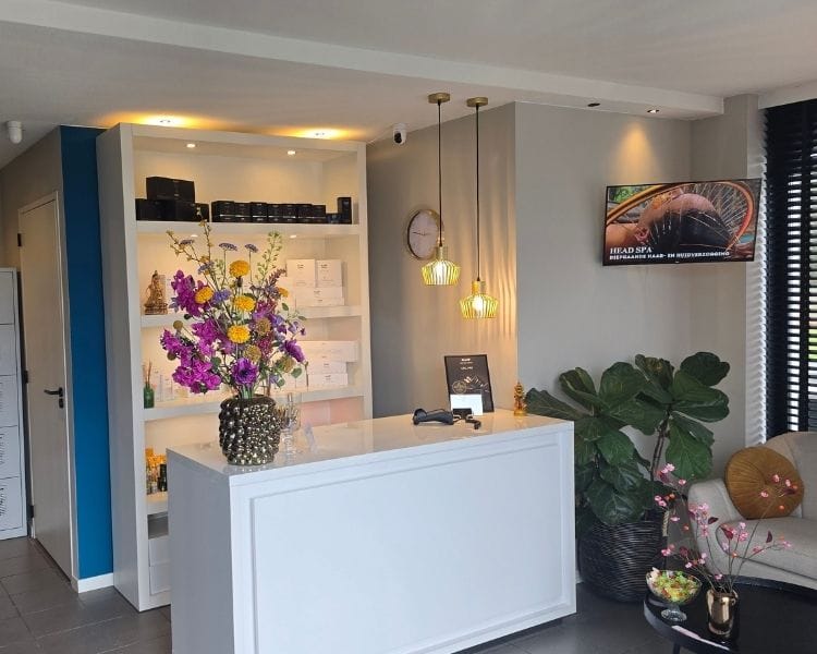 Balie en ontvangst Gold and Glow salon